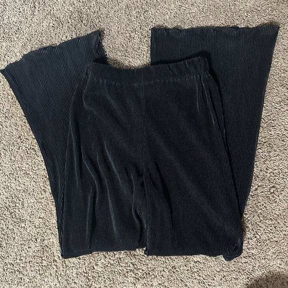 Plisse Black Pants - Picture 2 of 4